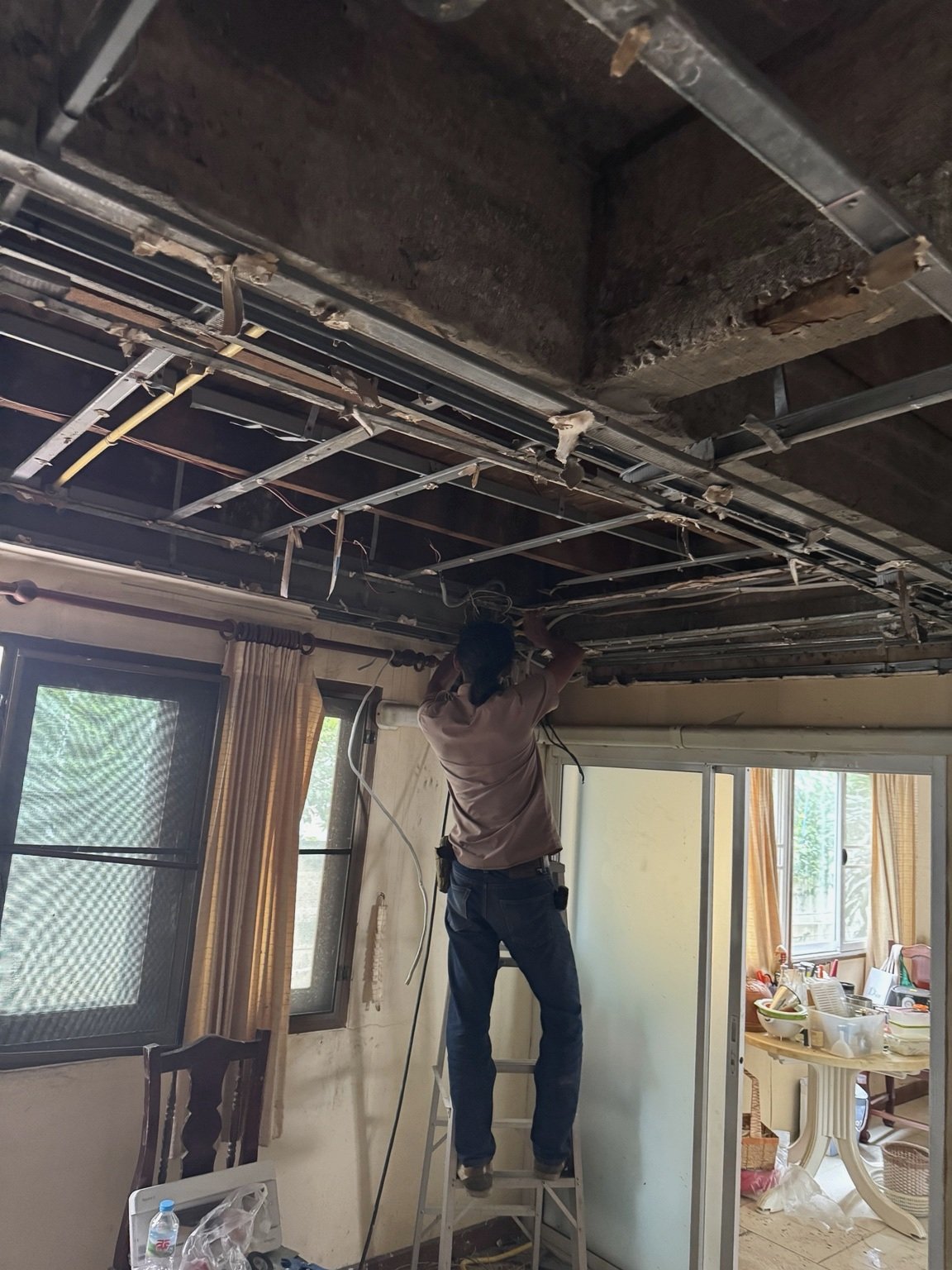 10 Ceiling